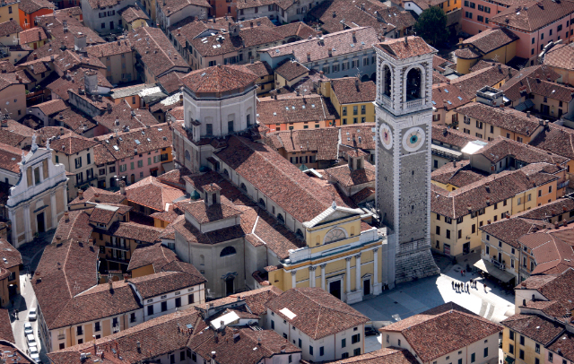 1_Aerea-Duomo-e-torre